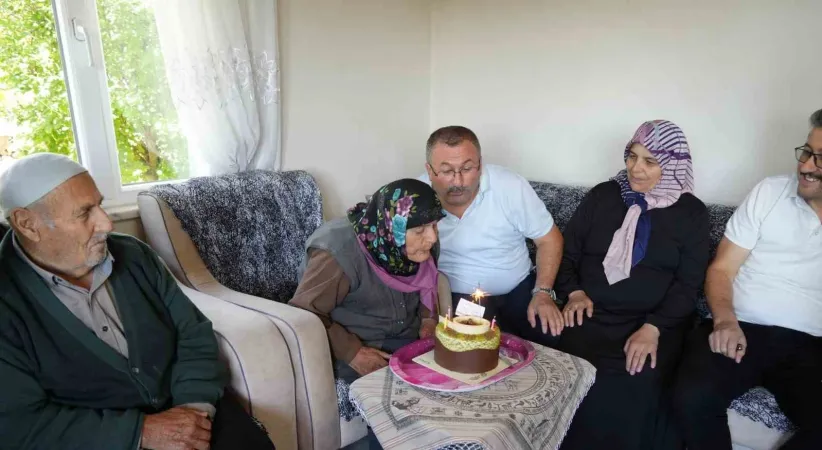 100 yaşına giren Atiye nineye, davullu zurnalı doğumgünü kutlaması