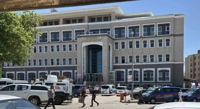 8 yaşındaki çocuğa ütüyle işkence iddiasında üvey anne ve 2 kişi tutuklandı