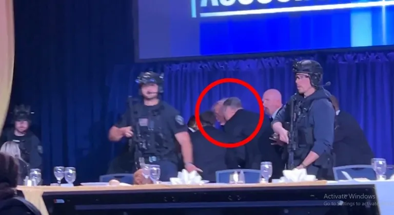 Trump, katıldığı programda silah seslerinin duyulması üzerine salondan tahliye edildi