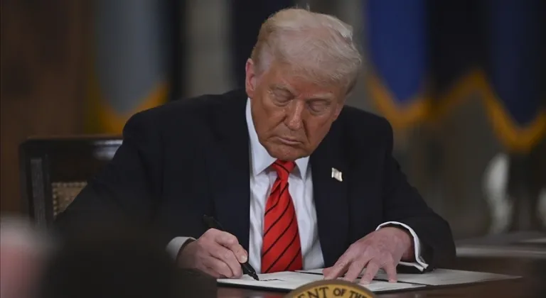 Trump yapay zeka şirketlerinin önünü açacak kararnamelere imza attı