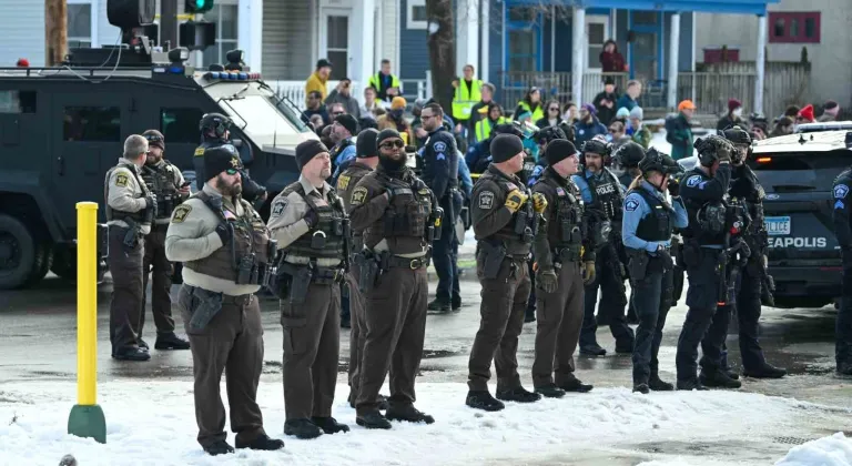 ABD Göçmenlik ve Gümrük Muhafaza Dairesi ajanları bir kadını vurarak öldürdü