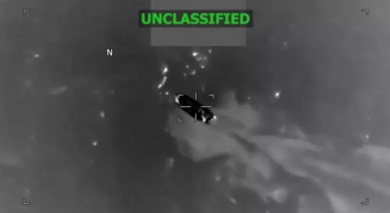 ABD ordusu Karayipler’de uyuşturucu taşıdığı belirlenen bir tekneyi daha vurdu: "3 narko-terörist öldürüldü"