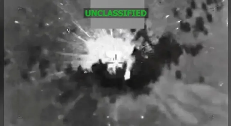 ABD ordusu, Karayipler’de uyuşturucu taşıdığı belirlenen tekneyi vurdu: "3 narko-terörist öldürüldü"