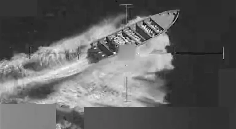 ABD, Pasifik’te uyuşturucu taşıdığı belirlenen bir tekneyi daha vurdu: 2 ölü