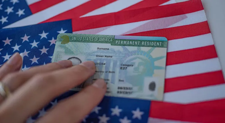 ABD, Yeşil Kart programını süresiz askıya aldı