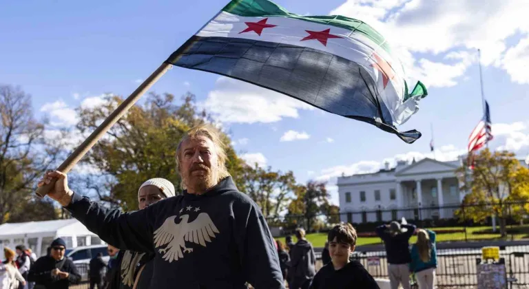 ABD’deki Suriyelilerden Şara’ya sevgi gösterisi