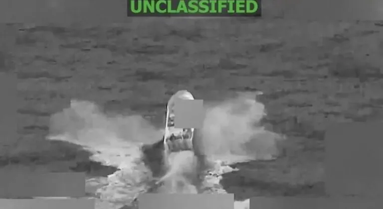 ABD uyuşturucu taşıyan bir tekneye daha saldırdı: 4 ölü