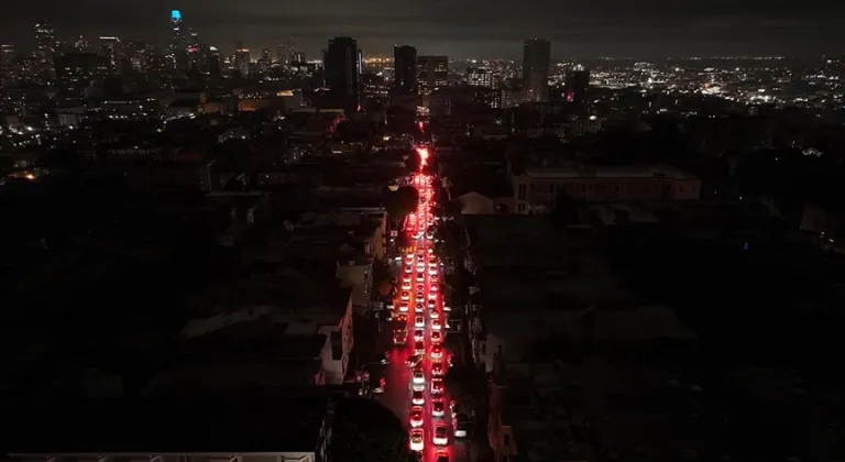 ABD’nin San Francisco şehrinde 130 bin kişi elektriksiz kaldı