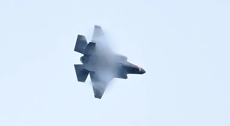ABD’ye ait F/A-18E Super Hornet savaş uçağı Virginia açıklarında okyanusa düştü