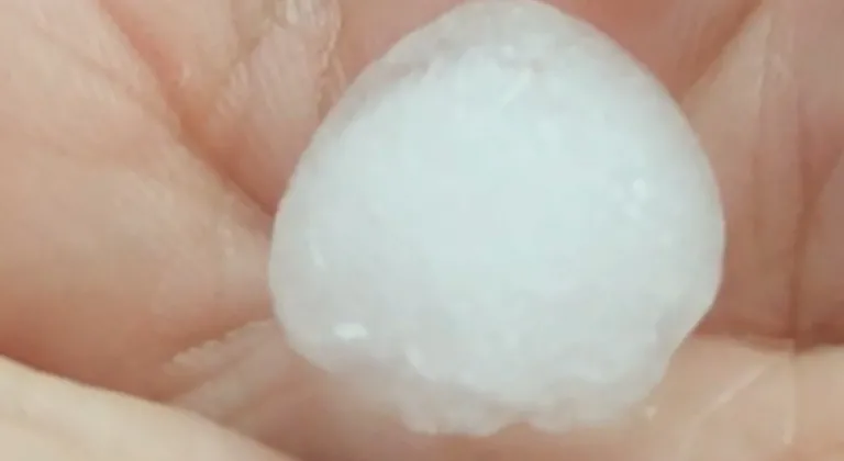 Adana’da yağmurun ardından dolu etkili oldu