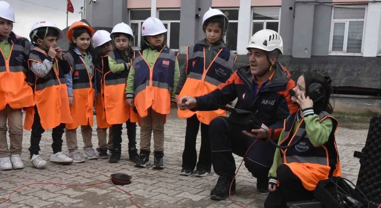 AFAD çocuklara gönüllülük ve afet bilinci eğitimi verdi