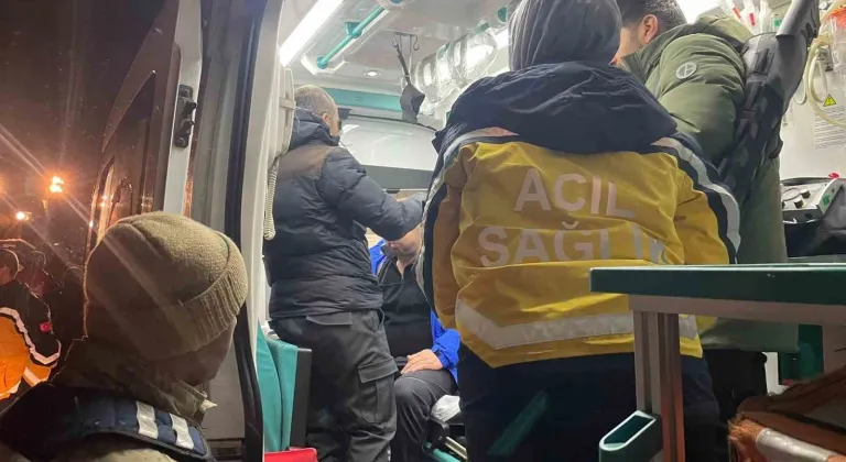 Ağrı’da üzerine çığ düşen araçtaki 4 personel kurtarıldı