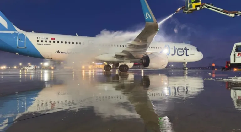 AJet olumsuz hava şartları sebebiyle 24 seferin iptal edildiğini duyurdu