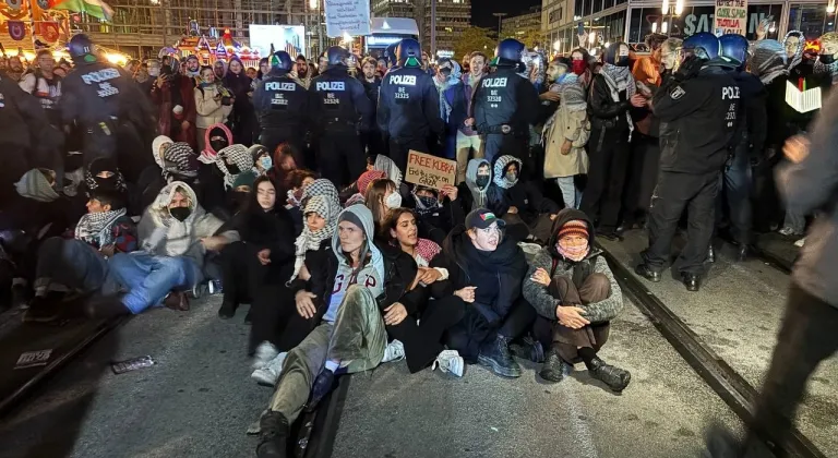 Almanya’nın başkenti Berlin’de Küresel Sumud Filosu’na destek gösterisi