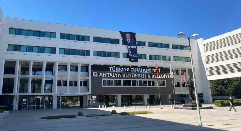 Antalya Büyükşehir Belediye Başkanı Muhittin Böcek gözaltına alındı