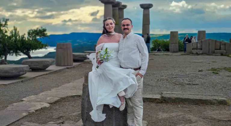 Antik kent, düğün fotoğrafı çektirmek isteyen çifte doğal fotoğraf stüdyosu oldu