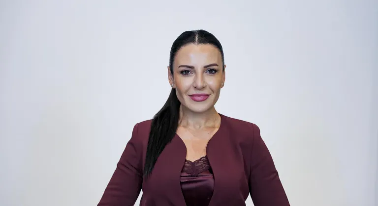 Arnavutluk Başbakan Yardımcısı Belinda Balluku görevden uzaklaştırıldı ve ülke dışına çıkış yasağı getirildi