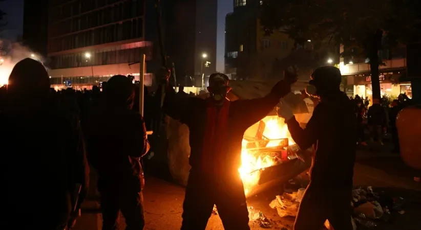 Arnavutluk’ta polis ve göstericiler arasında arbede