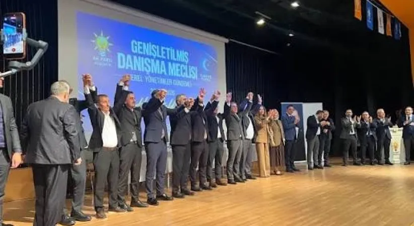 Ataşehir’de CHP’li 6 belediye meclis üyesi AK Parti’ye katıldı