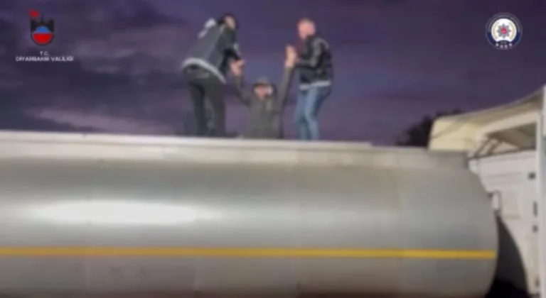 Atık tankeri içinde 32 düzensiz göçmen yakalandı: 4 organizatör tutuklandı