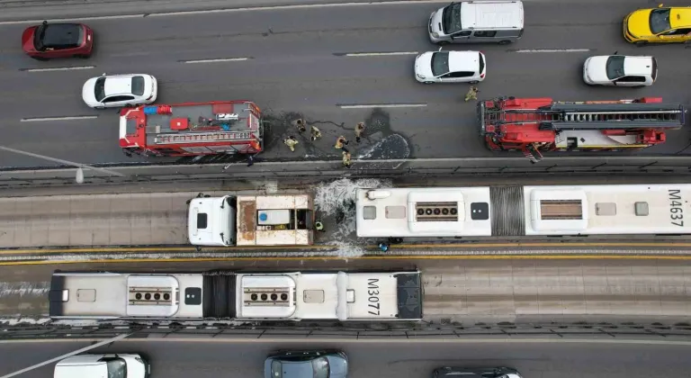 Avcılar’da metrobüste yangın
