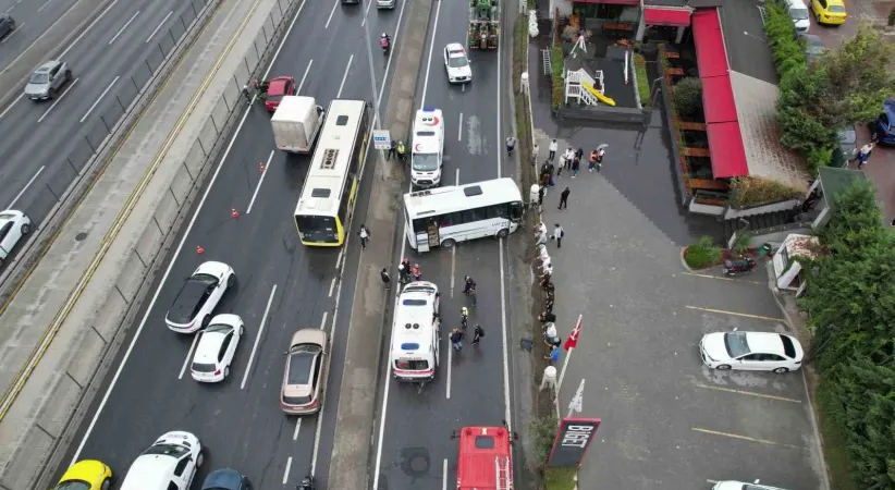 Avcılar’da servis midibüsü kaza yaptı: 9 yaralı