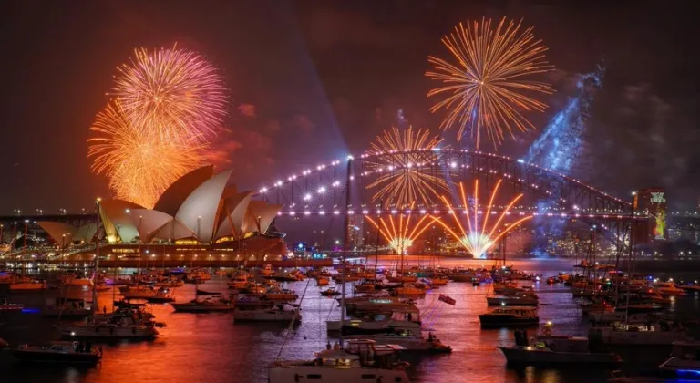 Avustralya 2026’ya havai fişek gösterisiyle girdi