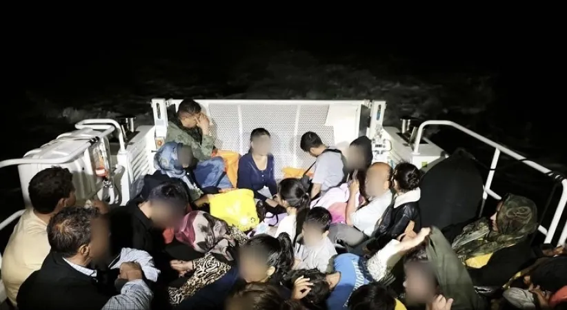 Ayvacık açıklarında 15’i çocuk toplam 32 kaçak göçmen yakalandı