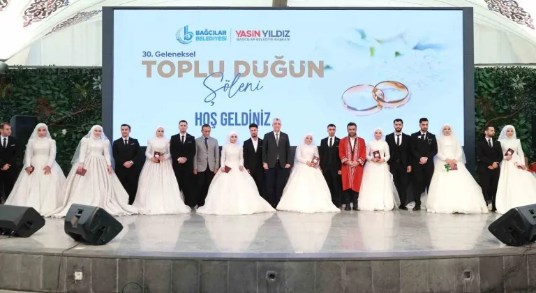 Bağcılar’da 8 çift, Ticaret Bakanı Ömer Bolat’ın şahitliğinde evlendi