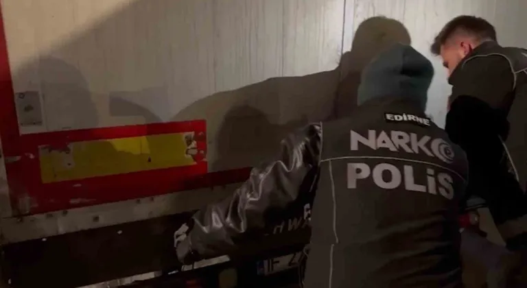 Bakan Yerlikaya: "220,7 kilogram kokain ve 69 kilogram skunk ele geçirildi"