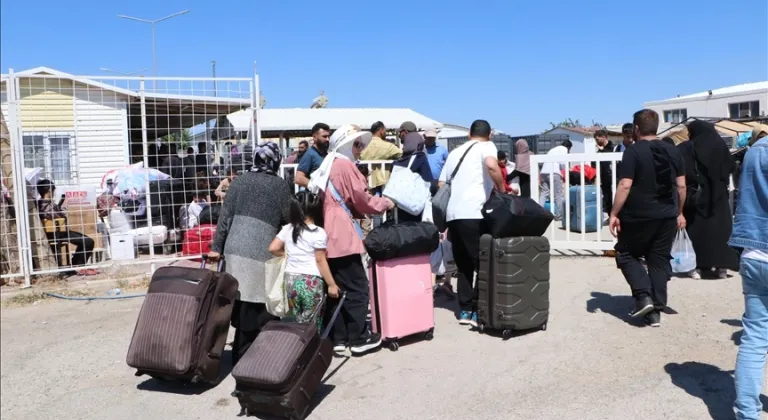 Bakan Yerlikaya: "8 Aralık 2024 sonrası gönüllü olarak 578 bin Suriyeli, Suriye’ye geri döndü"