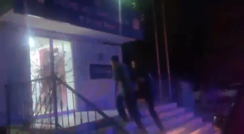 Bakırköy’de parkta uygunsuz davranışlarda bulunan 2 kişi gözaltına alındı