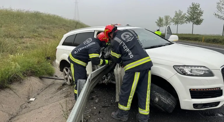 Bariyerlere saplanan lüks aracın sürücüsü hayatını kaybetti