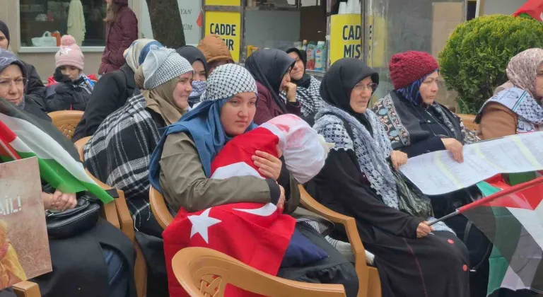 Bartın’da kanlı kefenle İsrail protestosu yapıldı