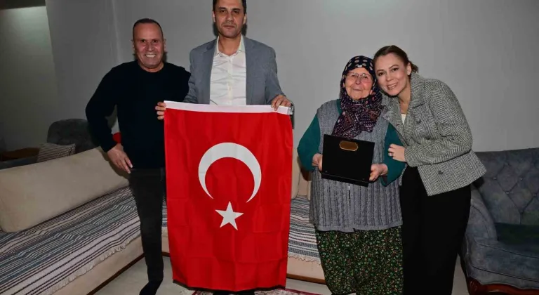 Manisa Büyükşehir Belediye Başkanı Zeyrek, ilk iftarda şehit ailesinin sofrasına konuk oldu