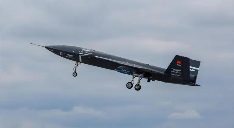 Bayraktar KIZILELMA, F-16’ya kilitlendi, simüle atışta tam isabet