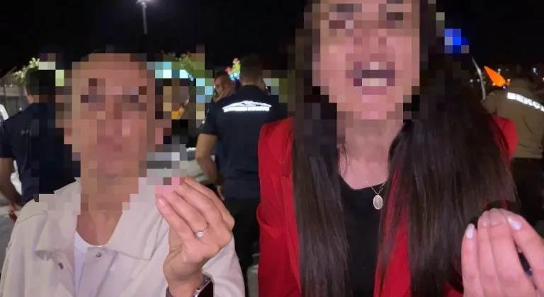 Bebeğini arabada unuttu, hıncını gazetecilerden çıkardı