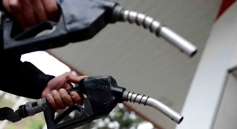 Benzin ve motorine zam bekleniyor
