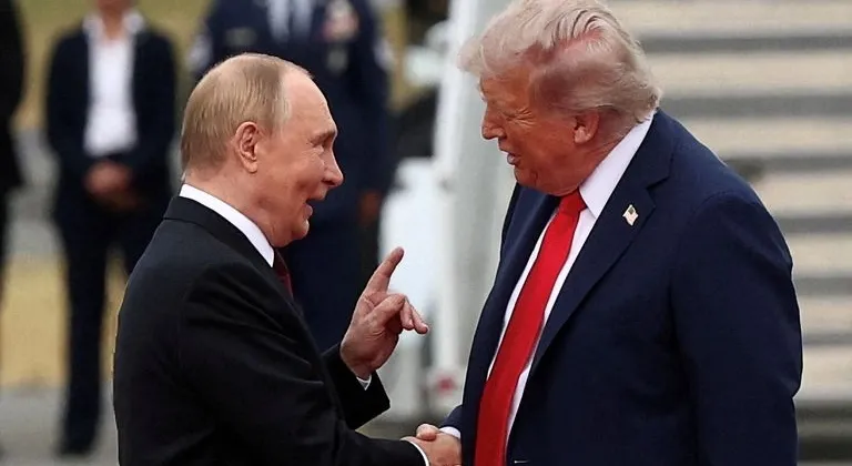 Beyaz Saray: "Trump'ın Putin ile görüşmesi tamamen masadan kalkmadı"
