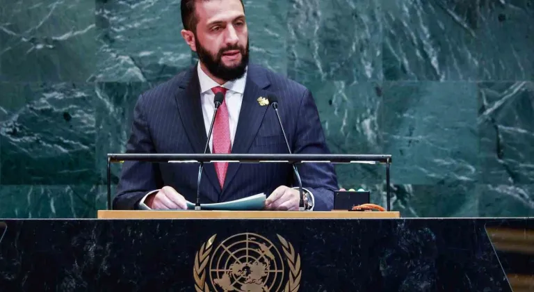 BM Güvenlik Konseyi, Suriye Devlet Başkanı Şara’ya yönelik yaptırımları kaldırdı