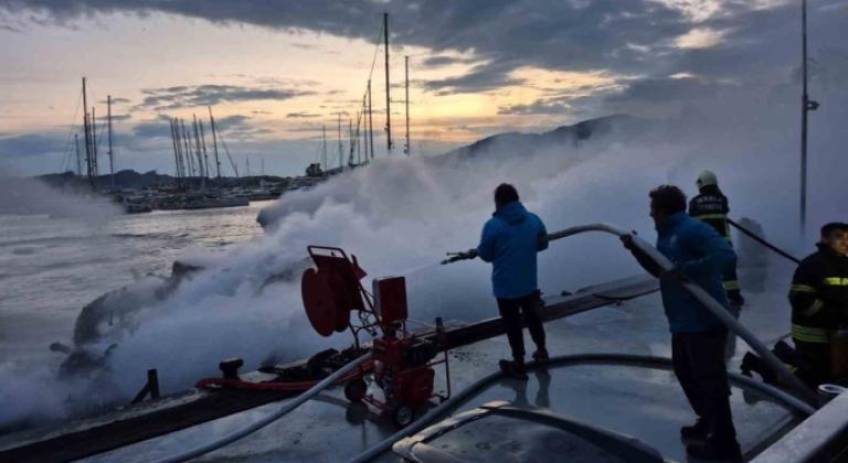 Bodrum’da 7 motoryat yanarak battı