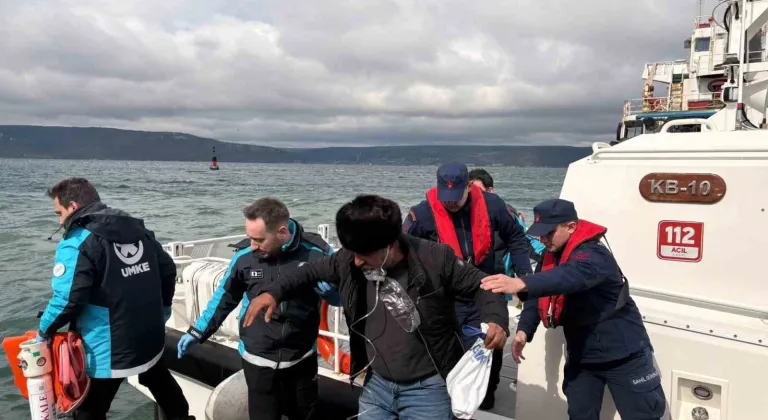 Bozcaada açıklarında ticari gemide rahatsızlanan bir kişinin tıbbi tahliyesi gerçekleştirildi