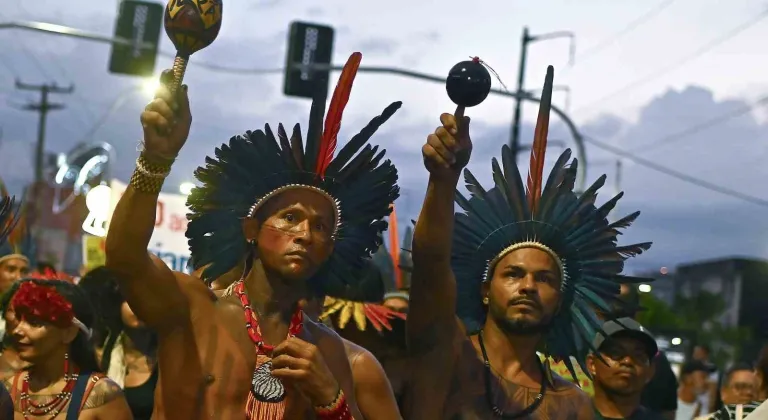 Brezilya’daki COP30 Zirvesi’nde protestocu yerliler ile güvenlik arasında çatışma