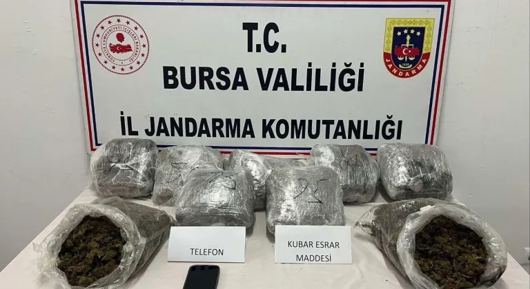 Bursa’da eve yapılan baskında 8 kilo 900 gram esrar ele geçirildi