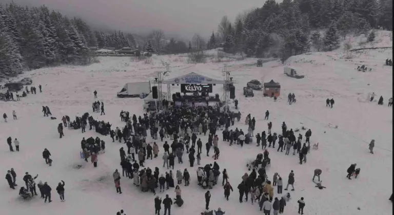 Bursa’da Kış Festivali’ne yoğun katılım trafiği felç etti