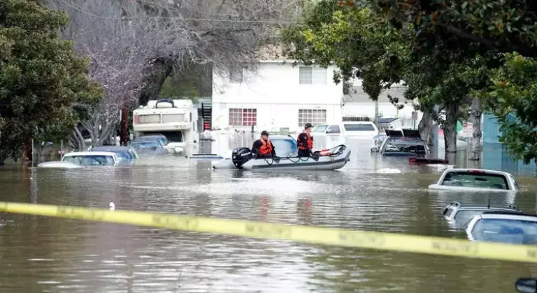 California’da sel felaketi: 6 bölgede acil durum ilan edildi