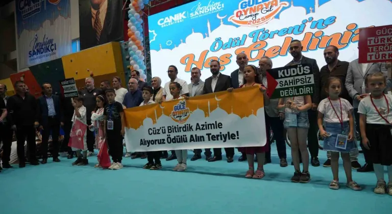 Samsun'da camiye giden 4 bin çocuk ve genç hediyelerine kavuştu