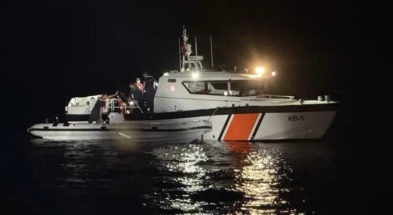 Çanakkale’de 18 kaçak göçmen ile 1 insan kaçakçısı yakalandı