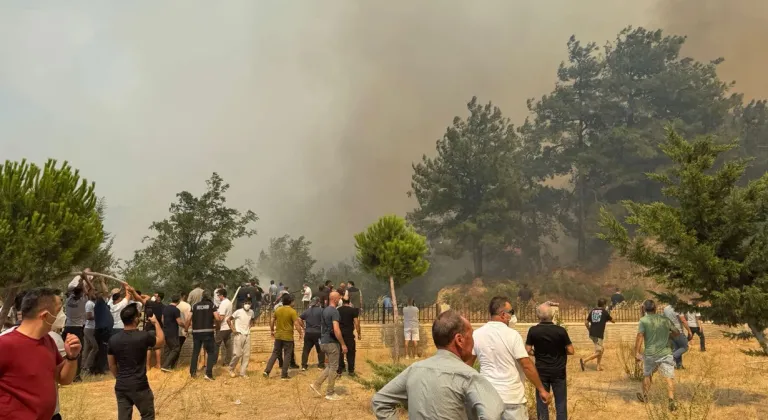Çanakkale’de devam eden yangında 3 köy boşaltıldı