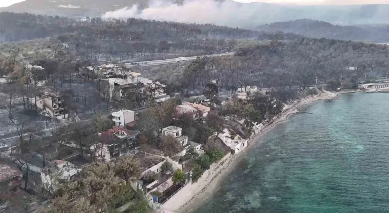 Çanakkale’de yanan evler sabahın ilk ışıklarıyla görüntülendi